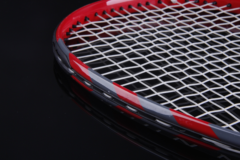 Rychlá badmintonová raketa S-100